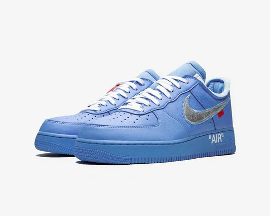 Off-White (често съкратено като OW) е един от най-влиятелните брандове в съвременната улична мода, създаден от Virgil Abloh.