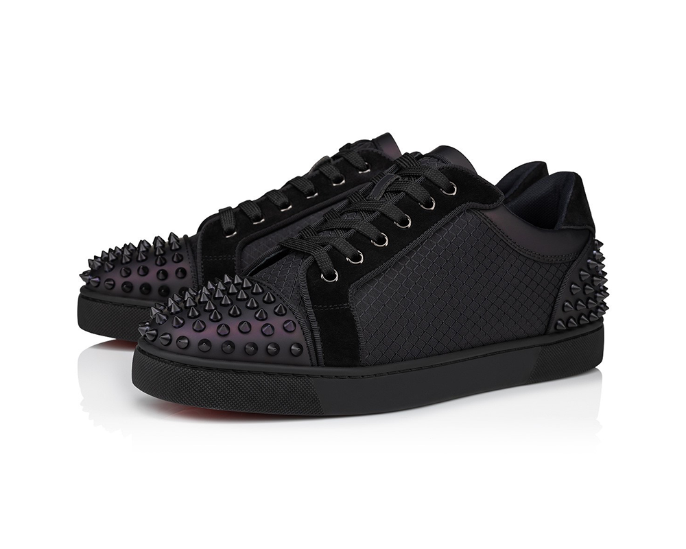 Christian Louboutin е легенда в света на луксозната мода, прочут със своите емблематични червени подметки. 