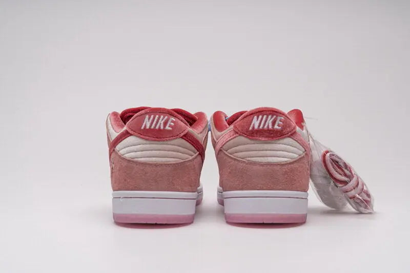 Nike SB Dunk Low "StrangeLove"