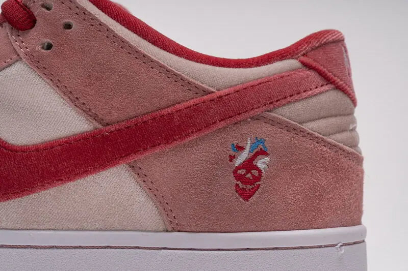 Nike SB Dunk Low "StrangeLove"
