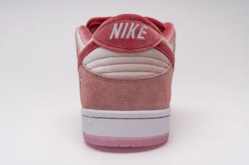 Nike SB Dunk Low "StrangeLove"