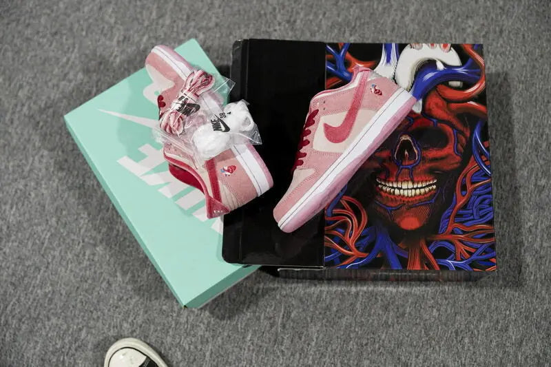 Nike SB Dunk Low "StrangeLove"