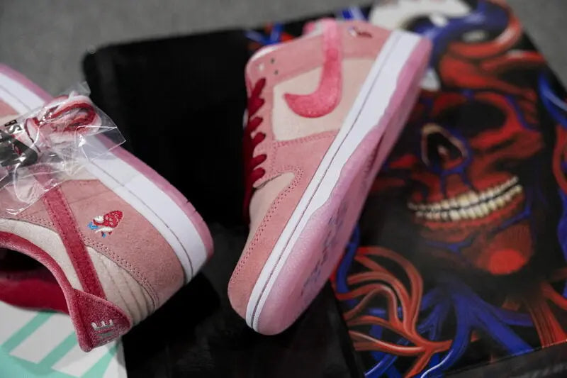 Nike SB Dunk Low "StrangeLove"
