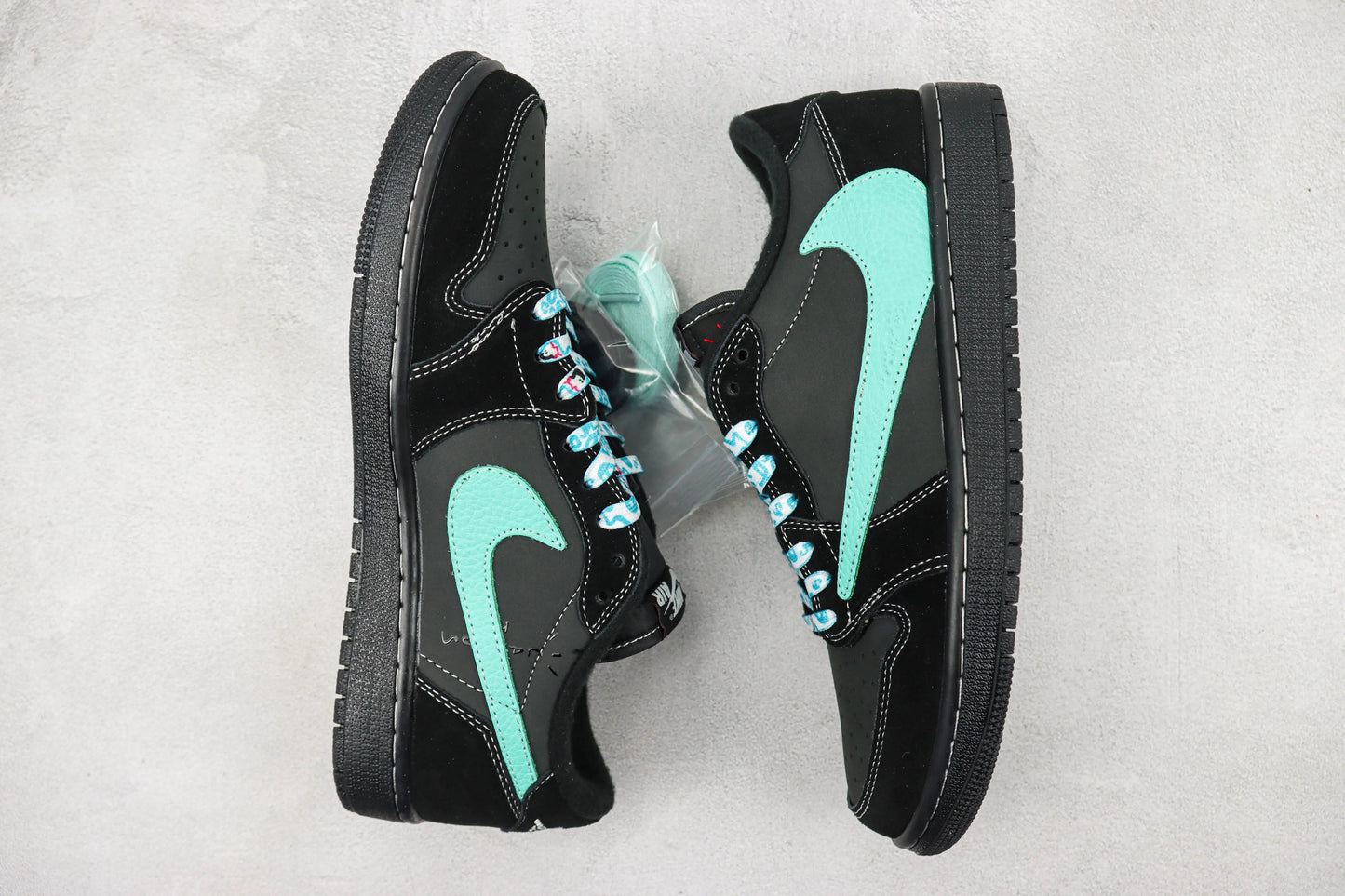Jordan 1 Low x Travis Scott x Fragment "Tiffany Phantom"